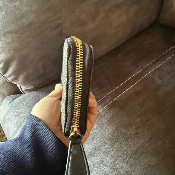 Guess Monogram Wallet - Picture 5 of 5